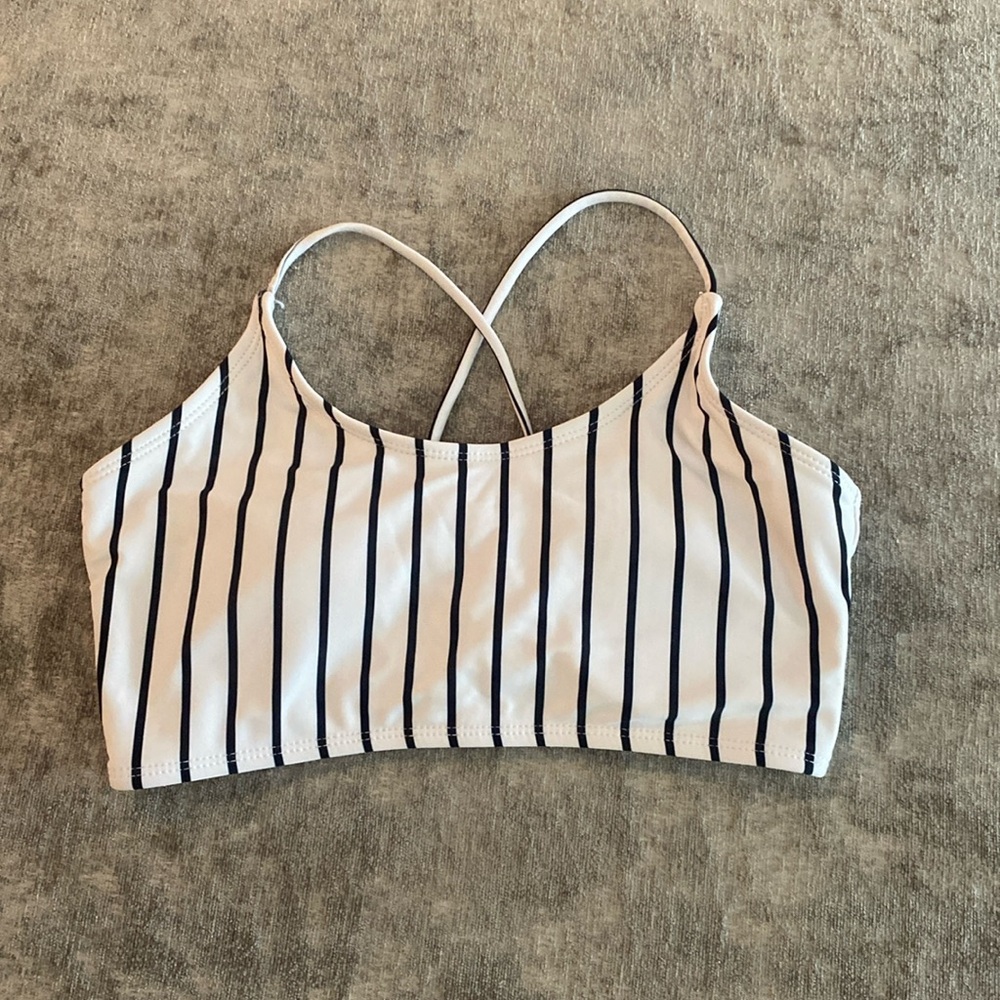 Shein size small black and white striped swimsuit top. {1120}